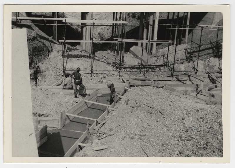 Cantiere di bonifica. Impianti irrigui. Opere di presa. Canali in costruzione. Dettaglio